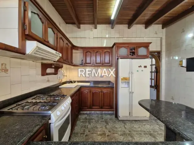 Se vende casa en urb carolina, en la av Libertador (punto de referencia pasando el hotel las lomas) - 3