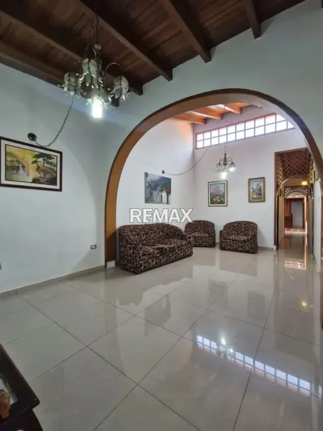 Se vende casa en urb carolina, en la av Libertador (punto de referencia pasando el hotel las lomas) - 4