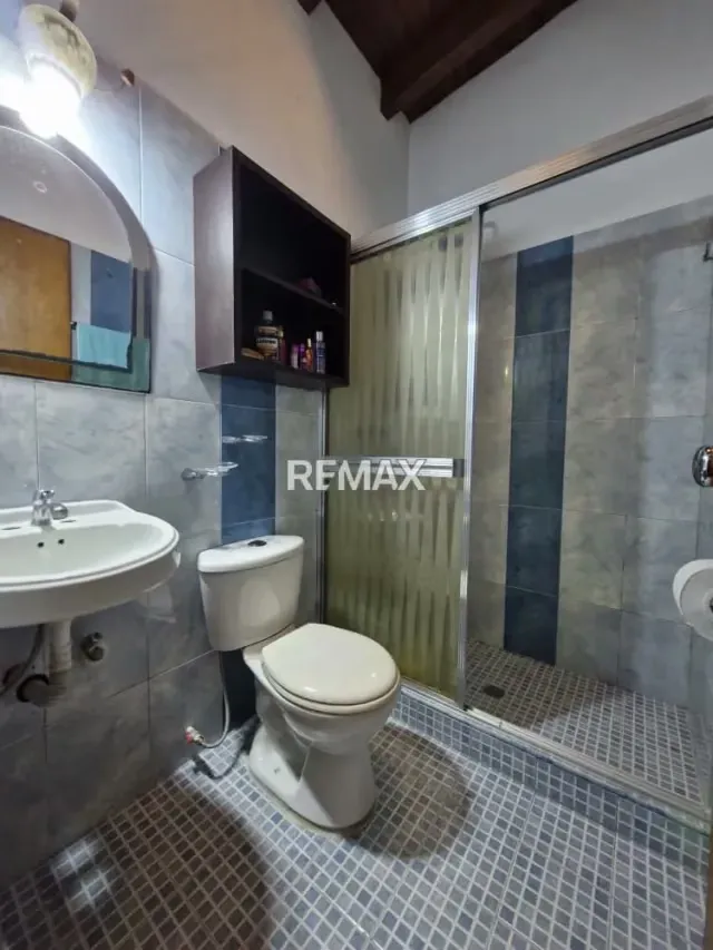 Se vende casa en urb carolina, en la av Libertador (punto de referencia pasando el hotel las lomas) - 5