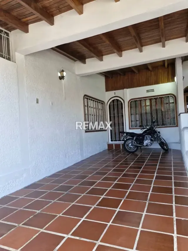 Se vende casa en urb carolina, en la av Libertador (punto de referencia pasando el hotel las lomas) - 8