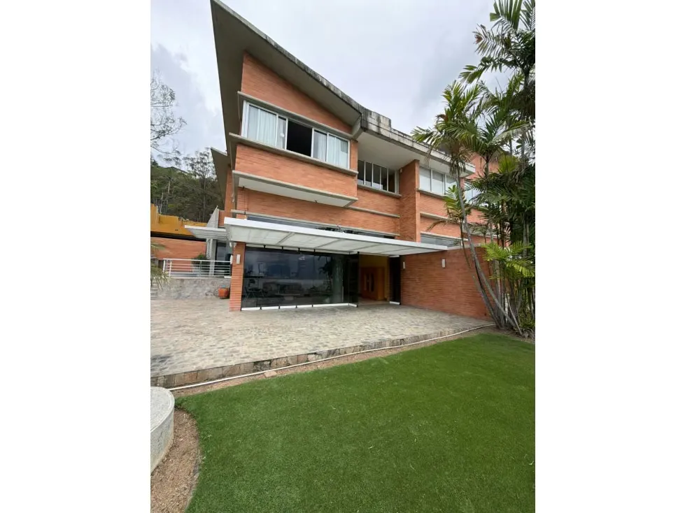 Se Vende Town House Alto Hatillo 5H +S/ 7B + S/ 4P