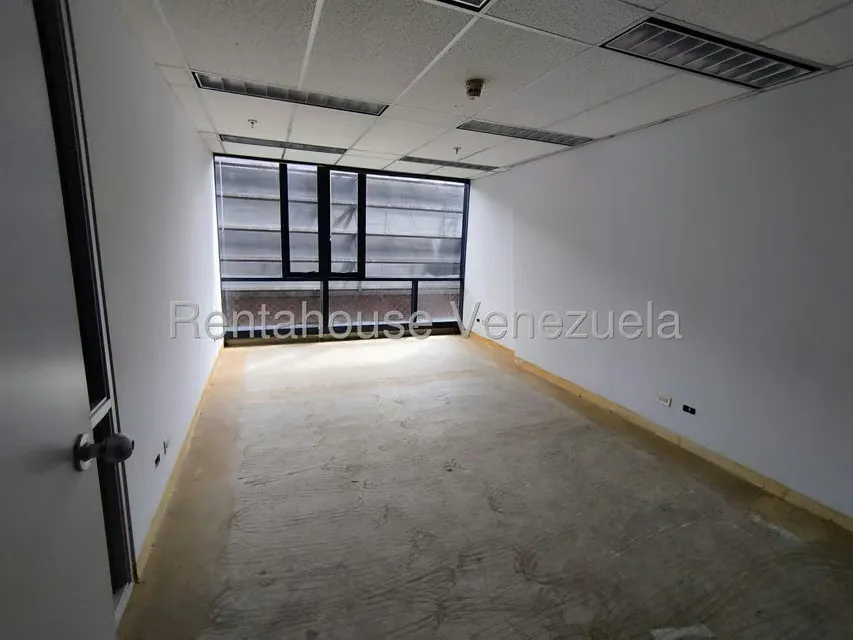 Oficina en Alquiler en Plaza Venezuela, Distrito Metropolitano - 13