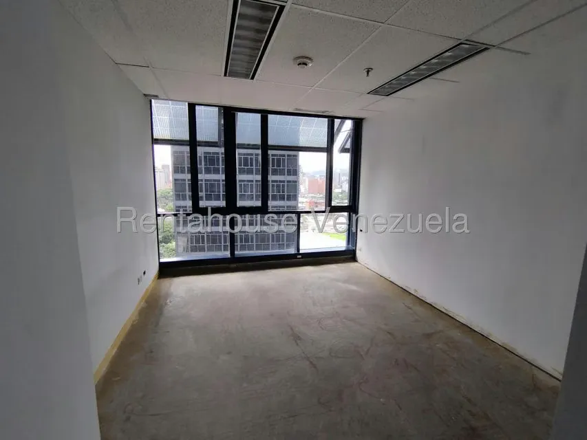 Oficina en Alquiler en Plaza Venezuela, Distrito Metropolitano - 23