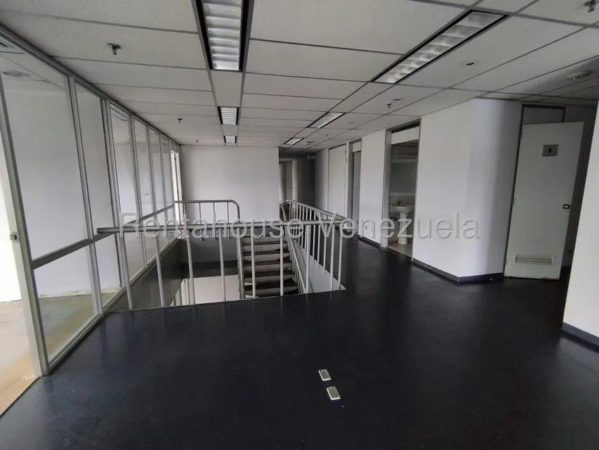 Oficina en Alquiler en Plaza Venezuela, Distrito Metropolitano - 30
