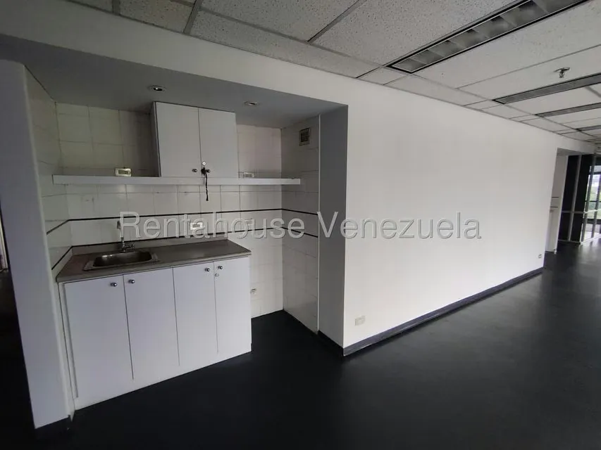 Oficina en Alquiler en Plaza Venezuela, Distrito Metropolitano - 33