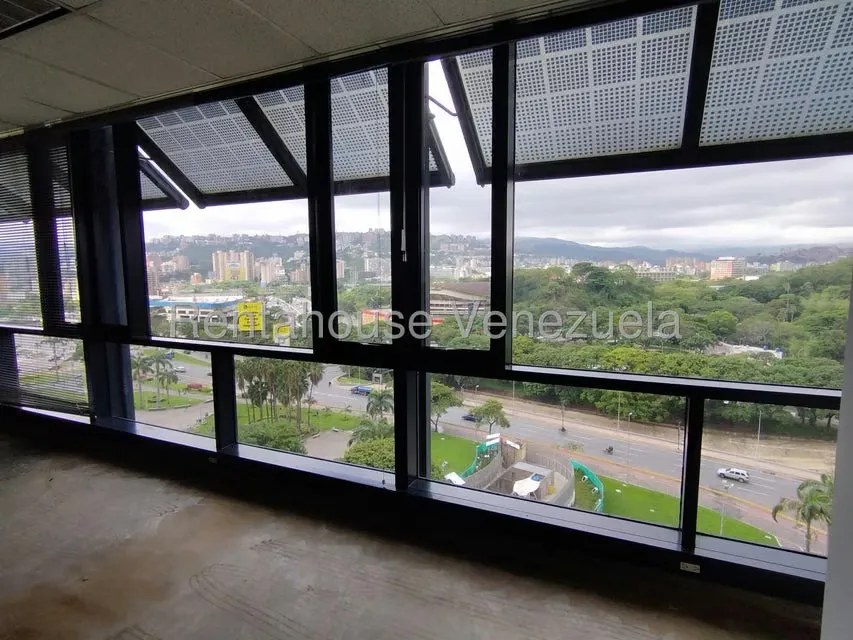 Oficina en Alquiler en Plaza Venezuela, Distrito Metropolitano - 36