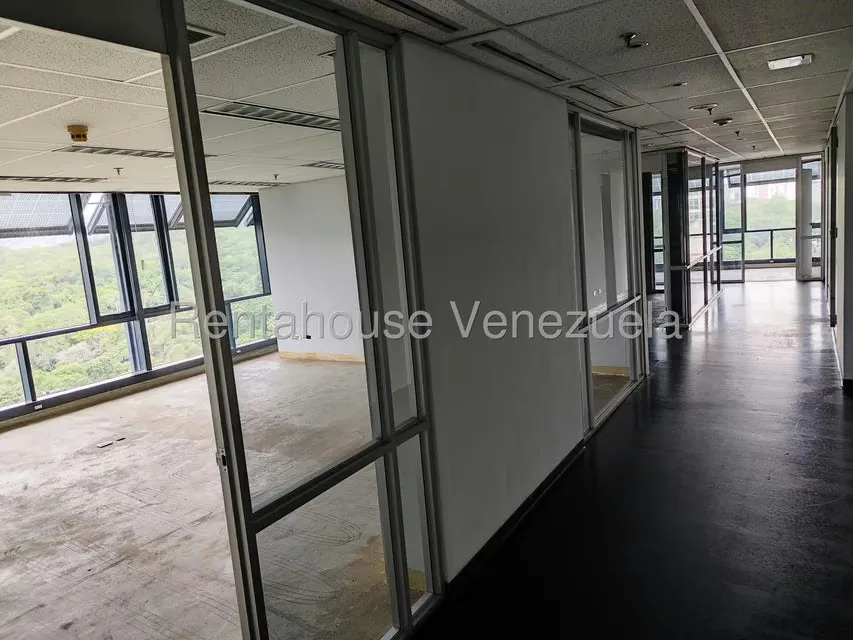 Oficina en Alquiler en Plaza Venezuela, Distrito Metropolitano - 47