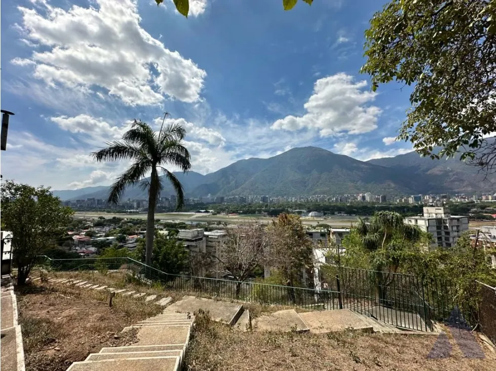 Vendo casa 1000m2 Lomas de Chuao 5963