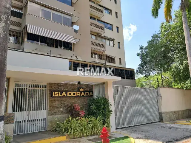 Amplio y Cómodo Apartamento en Alquiler Amoblado, ubicado en la Urbanización La Viña, Residencias Isla Dorada