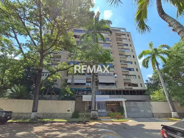 Amplio y Cómodo Apartamento en Alquiler Amoblado, ubicado en la Urbanización La Viña, Residencias Isla Dorada - 2
