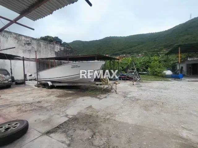 Venta amplio terreno 2000mts. en la Urbanizacion Rancho Grande - 18