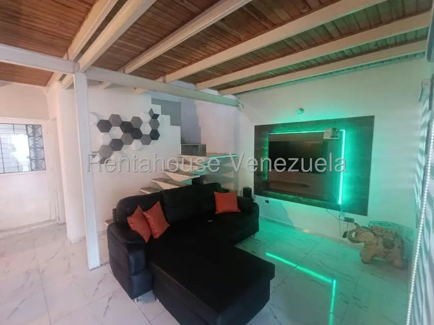 Townhouse (Duplex) en Venta en Hacienda La Caracara, Carabobo - 2