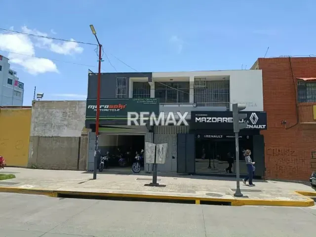 Se alquila Amplia Oficina Espacio Comercial Multiuso en Av. 20 Centro Barquisimeto