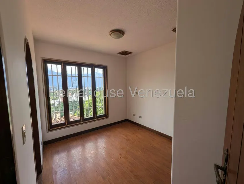 Casa (Colonial) en Venta en Cerro Verde, Distrito Metropolitano - 25