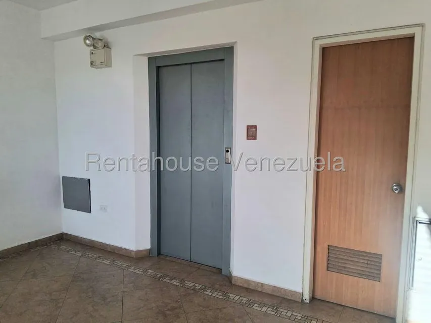 Apartamento (1 Nivel) en Alquiler en Zona Este, Lara - 24