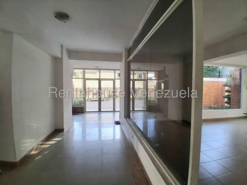Apartamento (1 Nivel) en Alquiler en Zona Este, Lara - 26