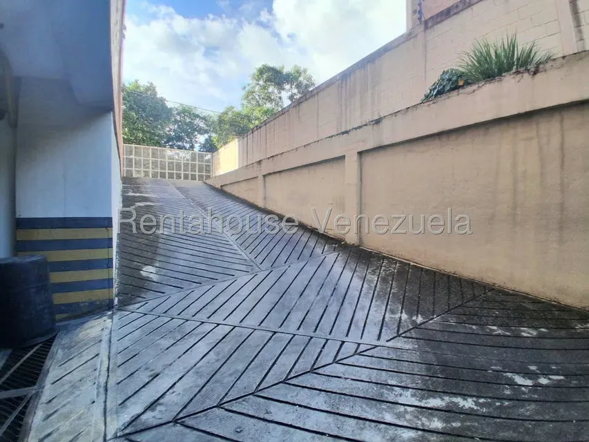 Apartamento (1 Nivel) en Alquiler en Zona Este, Lara - 27