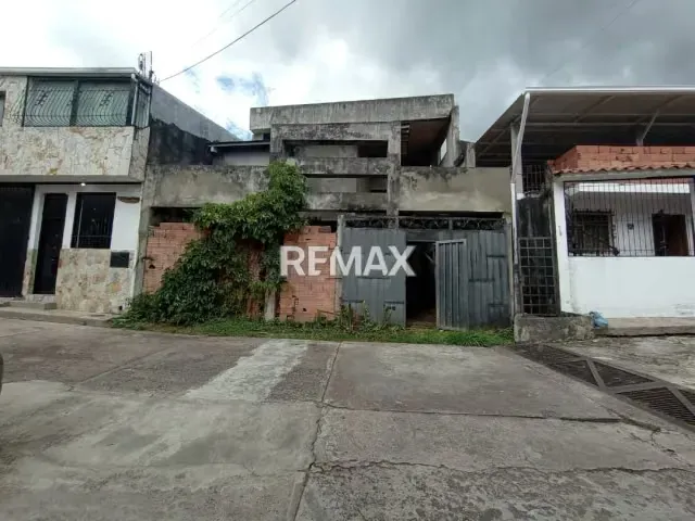 Venta Edificio Obra Gris Tres Niveles Calle del Medio Palo Gordo