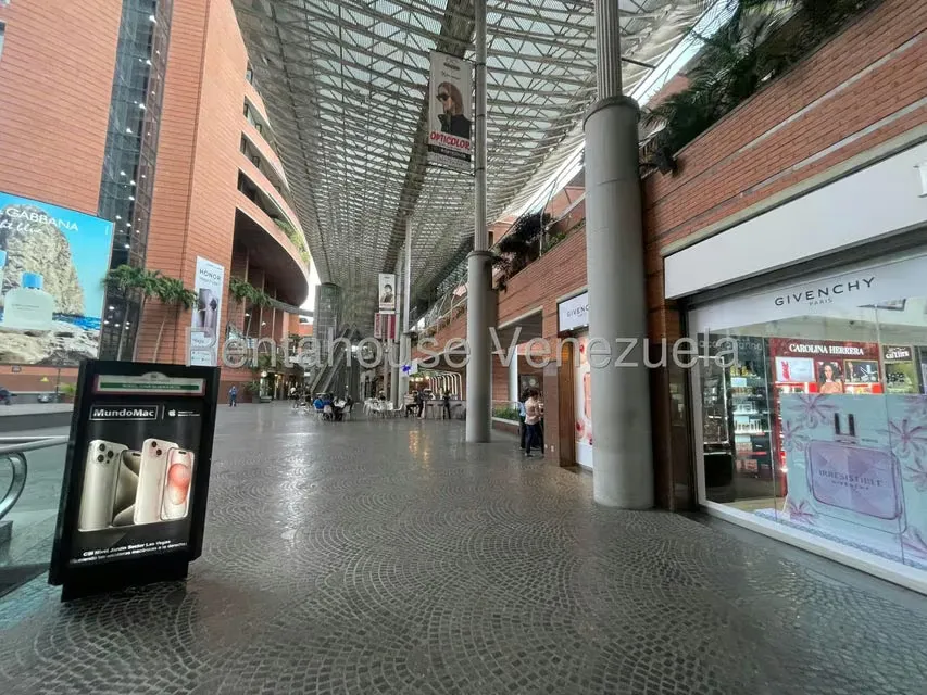 Local Comercial en Alquiler en Chacao, Distrito Metropolitano - 2
