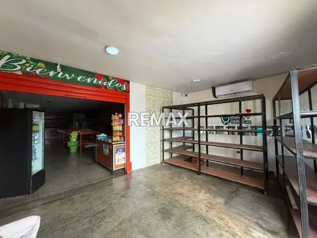 VENDO LOCAL CON FONDO DE COMERCIO EN BARQUISIMETO