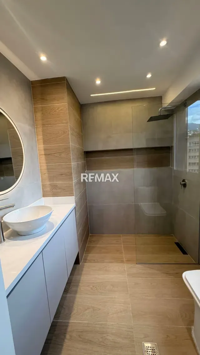 Apartamento en Alquiler Colinas De Bello Monte 1H,2B, 1E - 16