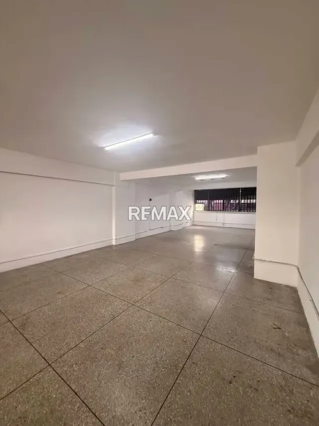 Alquiler de Local Comercial en Plena Av Lara 156M2 - 11