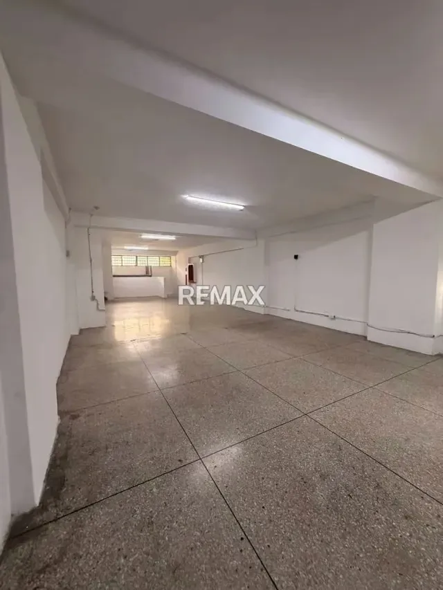Alquiler de Local Comercial en Plena Av Lara 156M2 - 2