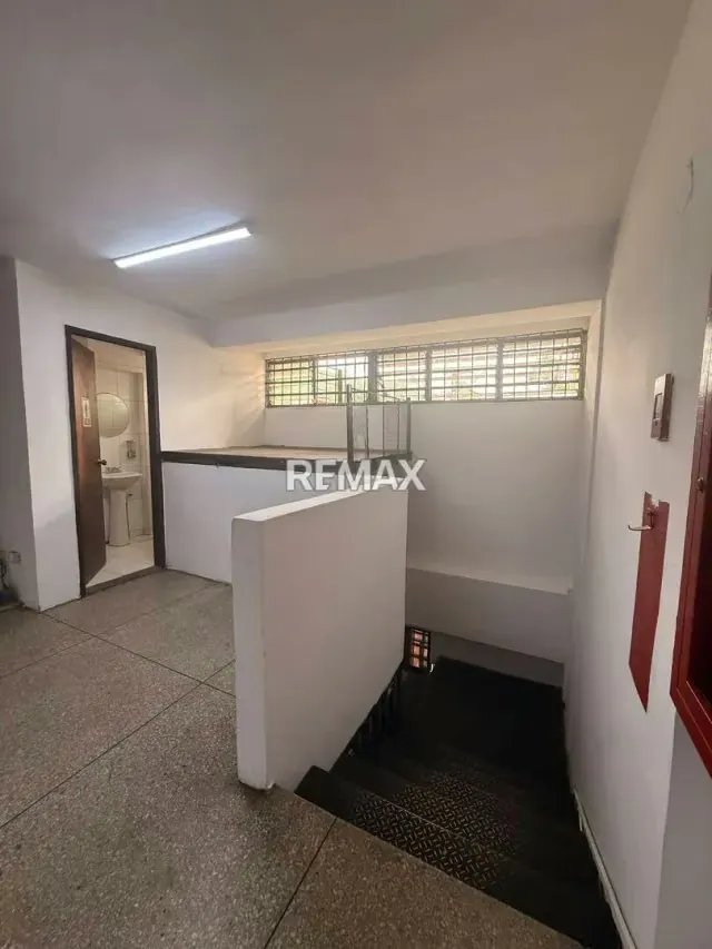 Alquiler de Local Comercial en Plena Av Lara 156M2 - 3