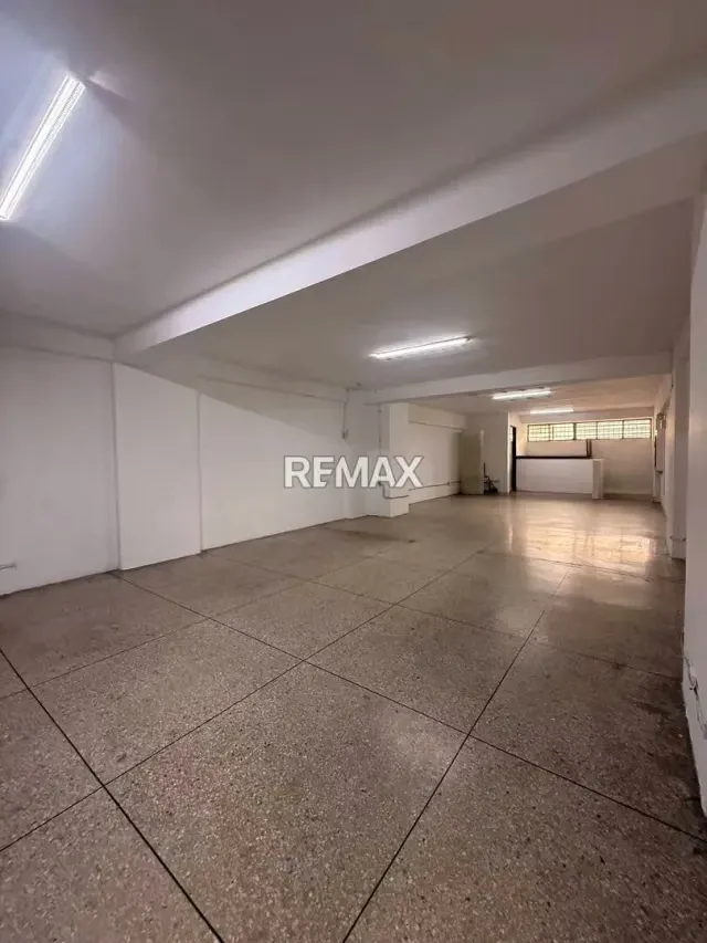 Alquiler de Local Comercial en Plena Av Lara 156M2 - 5
