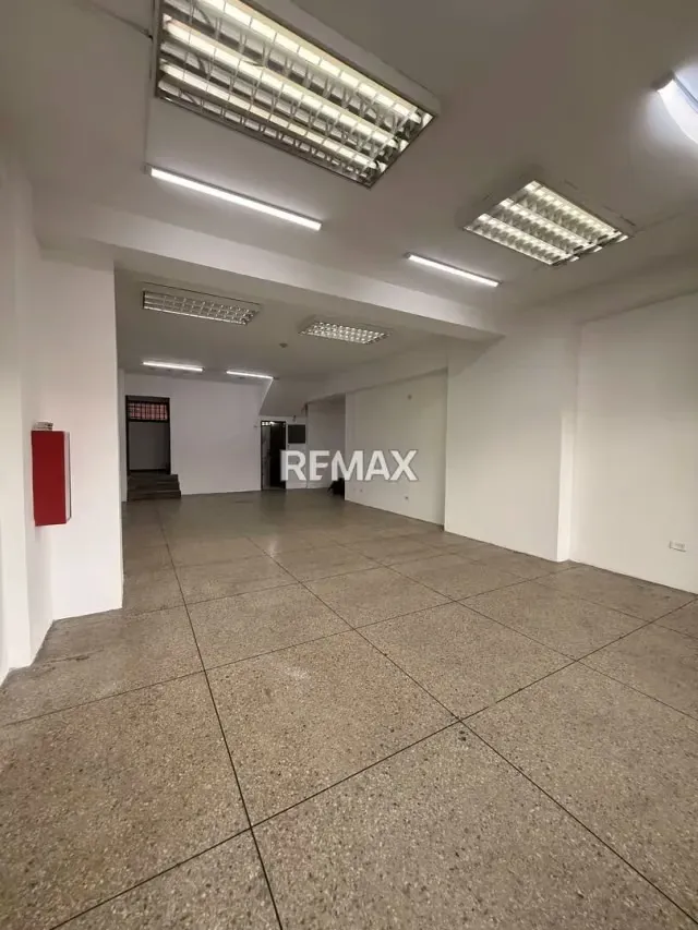 Alquiler de Local Comercial en Plena Av Lara 156M2 - 6