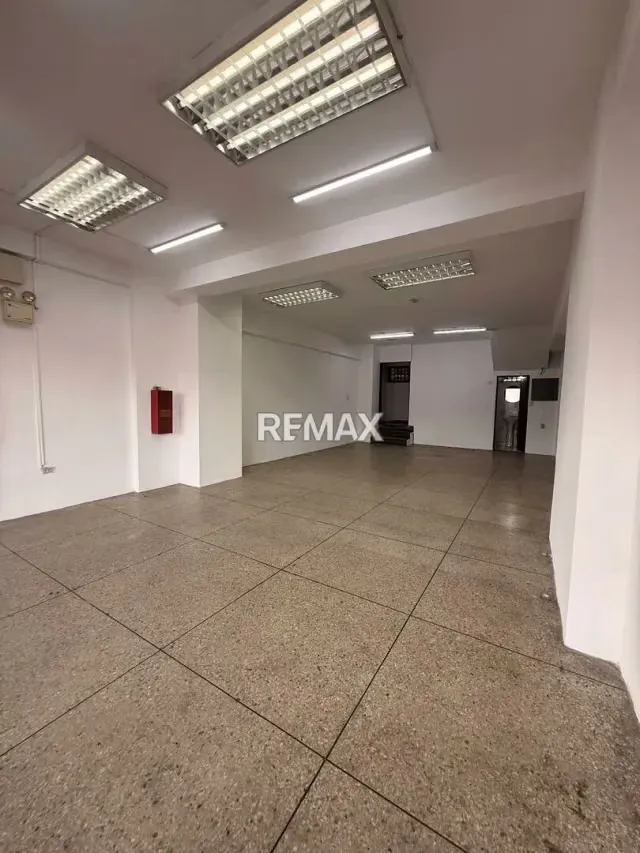 Alquiler de Local Comercial en Plena Av Lara 156M2 - 8