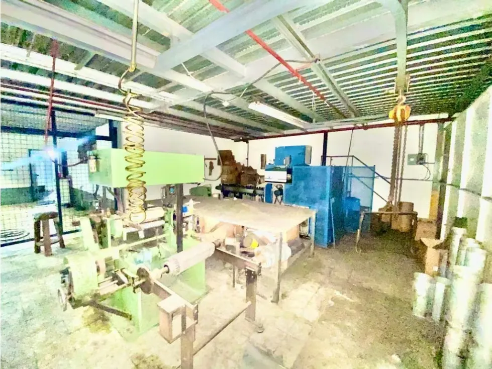 GALPON VENTA CATIA LOS FLORES 1.730 M2, 2 AREAS DE BAÑO - 12