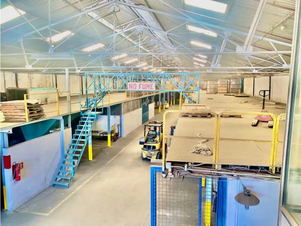 GALPON VENTA CATIA LOS FLORES 1.730 M2, 2 AREAS DE BAÑO - 17