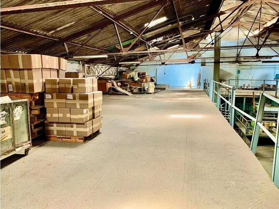 GALPON VENTA CATIA LOS FLORES 1.730 M2, 2 AREAS DE BAÑO - 20
