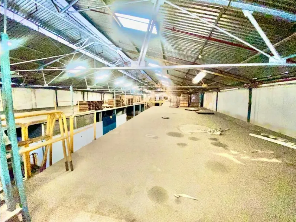 GALPON VENTA CATIA LOS FLORES 1.730 M2, 2 AREAS DE BAÑO - 23