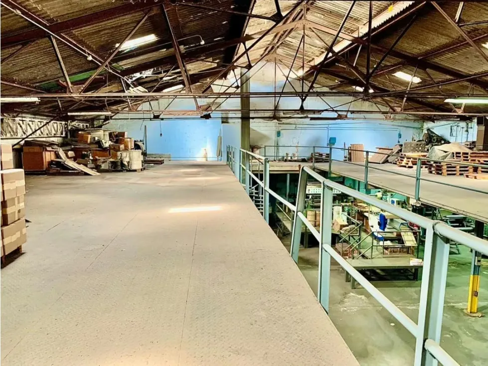 GALPON VENTA CATIA LOS FLORES 1.730 M2, 2 AREAS DE BAÑO - 25