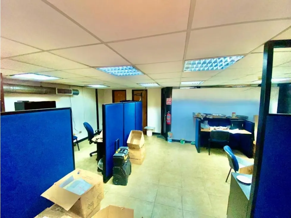 GALPON VENTA CATIA LOS FLORES 1.730 M2, 2 AREAS DE BAÑO - 4