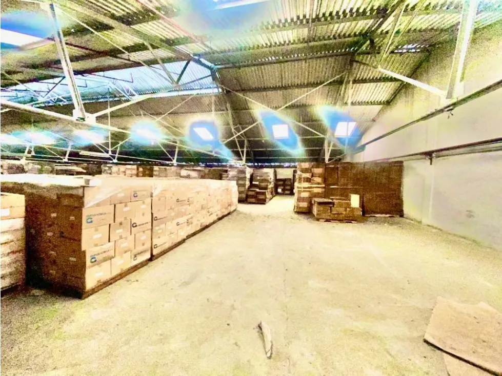 GALPON VENTA CATIA LOS FLORES 1.730 M2, 2 AREAS DE BAÑO - 31