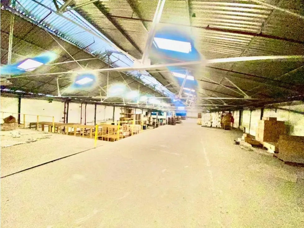 GALPON VENTA CATIA LOS FLORES 1.730 M2, 2 AREAS DE BAÑO - 6