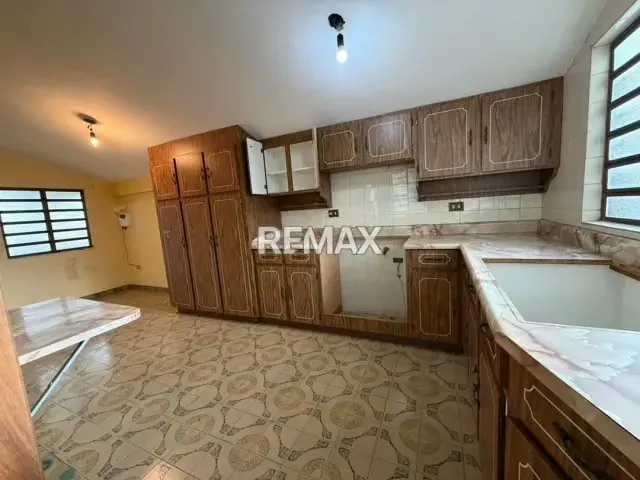 EN VENTA CASA DE ESQUINA EN LA URB. TRIGAL NORTE - 14