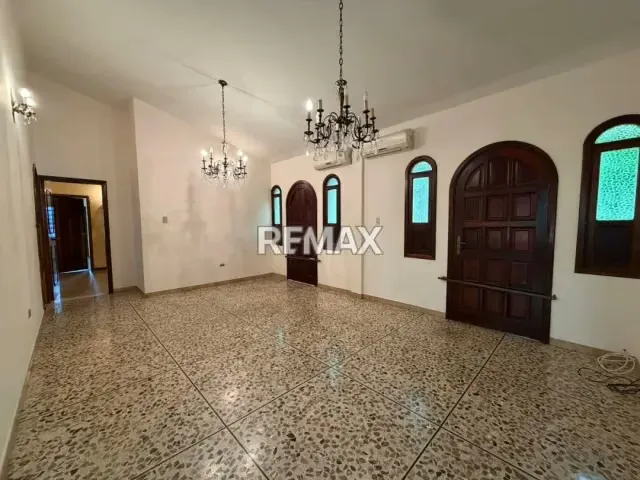 EN VENTA CASA DE ESQUINA EN LA URB. TRIGAL NORTE - 16