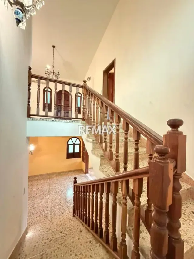 EN VENTA CASA DE ESQUINA EN LA URB. TRIGAL NORTE - 4