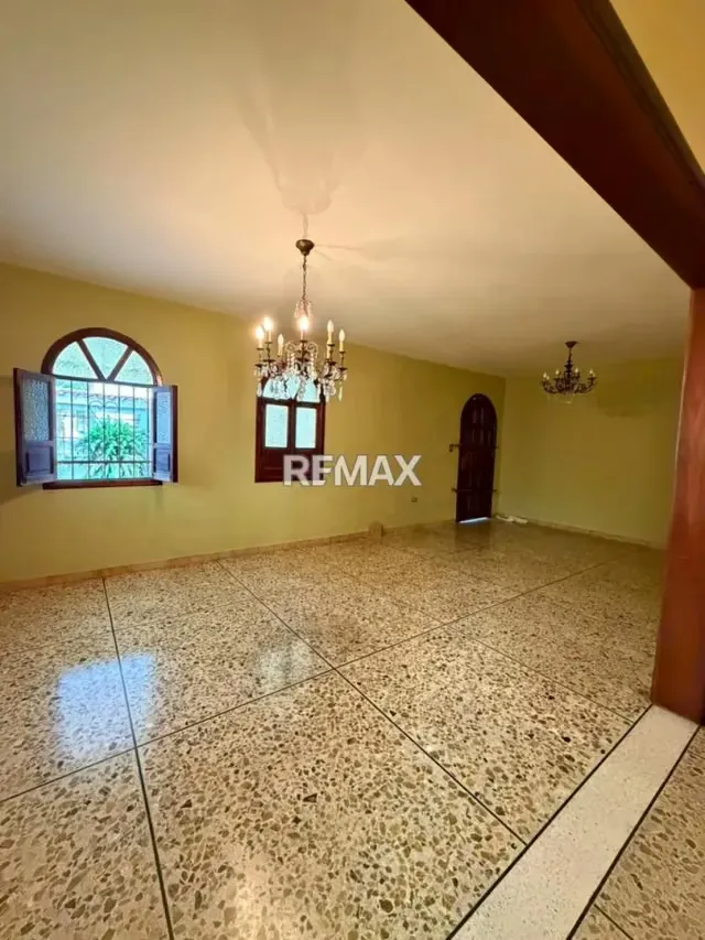 EN VENTA CASA DE ESQUINA EN LA URB. TRIGAL NORTE - 10