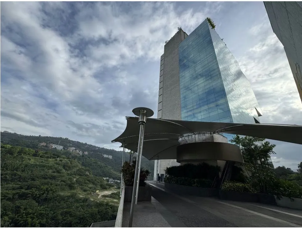 Alquilo oficina 105m2 Torre Xpress, Macaracuay 3312