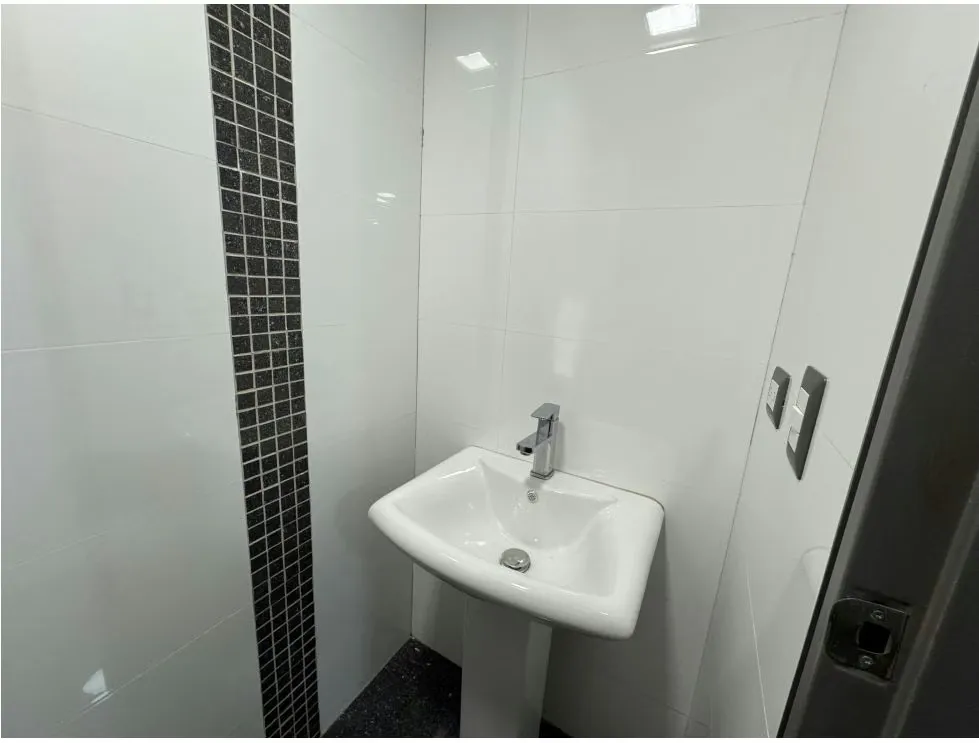 Alquilo oficina 105m2 Torre Xpress, Macaracuay 3312 - 11