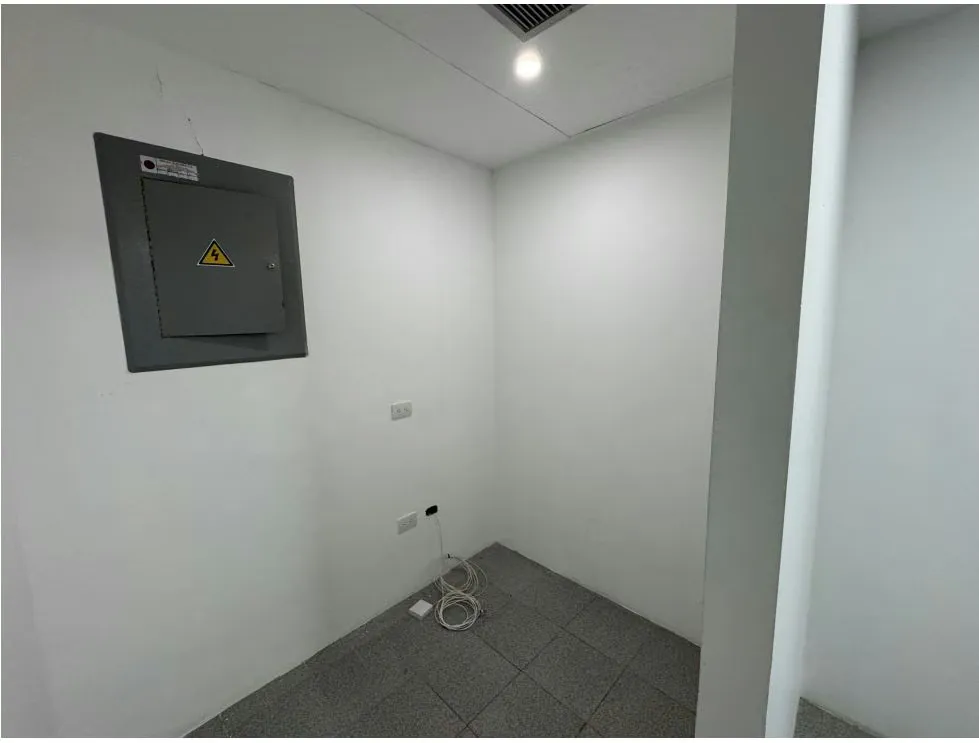 Alquilo oficina 105m2 Torre Xpress, Macaracuay 3312 - 12