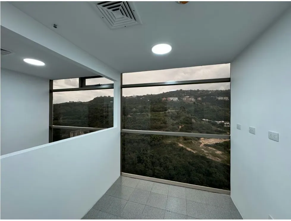 Alquilo oficina 105m2 Torre Xpress, Macaracuay 3312 - 7