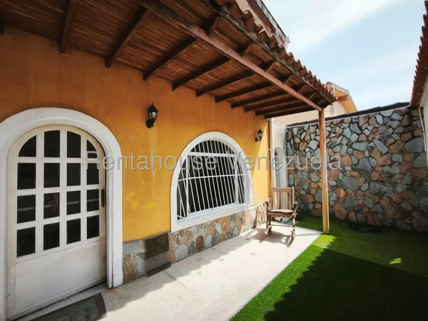 Casa (Duplex) en Venta en Valles de Guaracarima, Aragua - 2