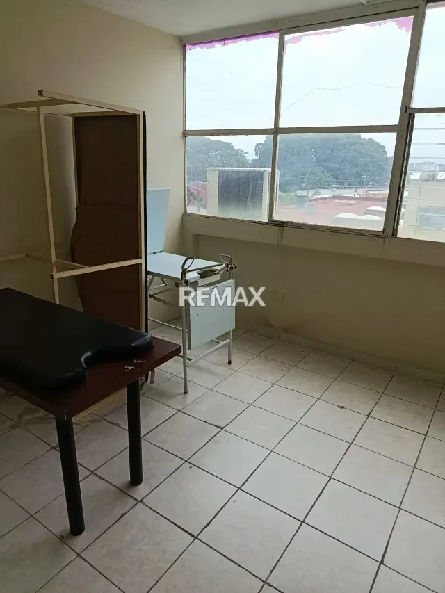 ¡EXCELENTE OPORTUNIDAD! Consultorio médico en Alquiler, súper cómodo ubicado en la Torre Valencia, ideal para tu consulta privada. - 3