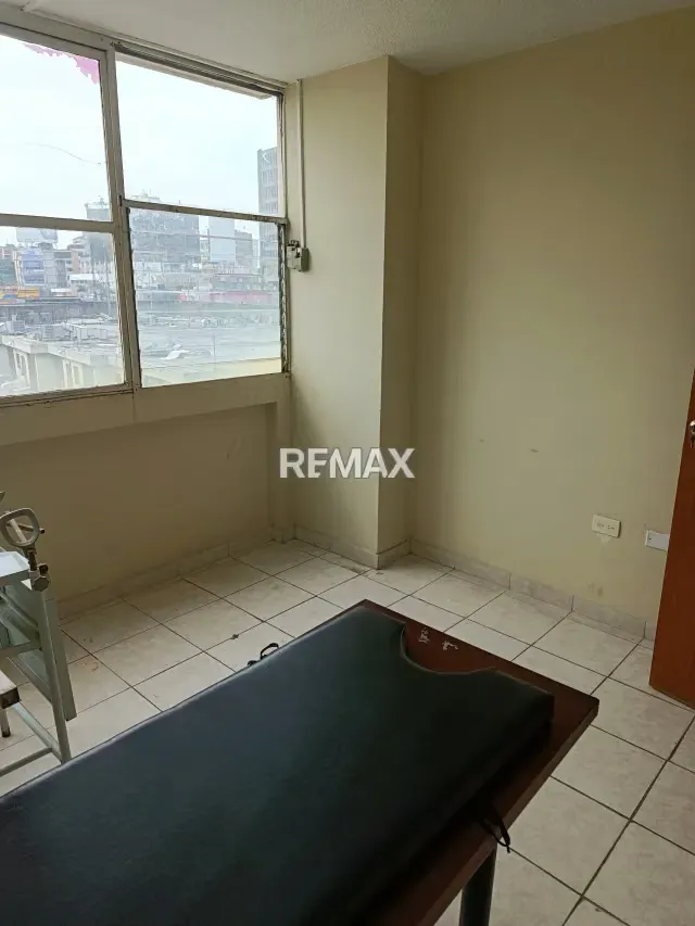 ¡EXCELENTE OPORTUNIDAD! Consultorio médico en Alquiler, súper cómodo ubicado en la Torre Valencia, ideal para tu consulta privada. - 4